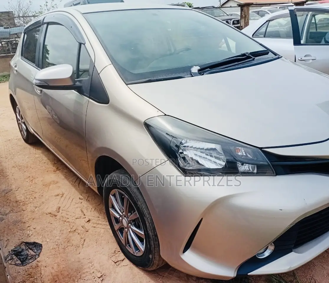 Toyota Vitz 1.3 AWD 5dr 2014 Gold