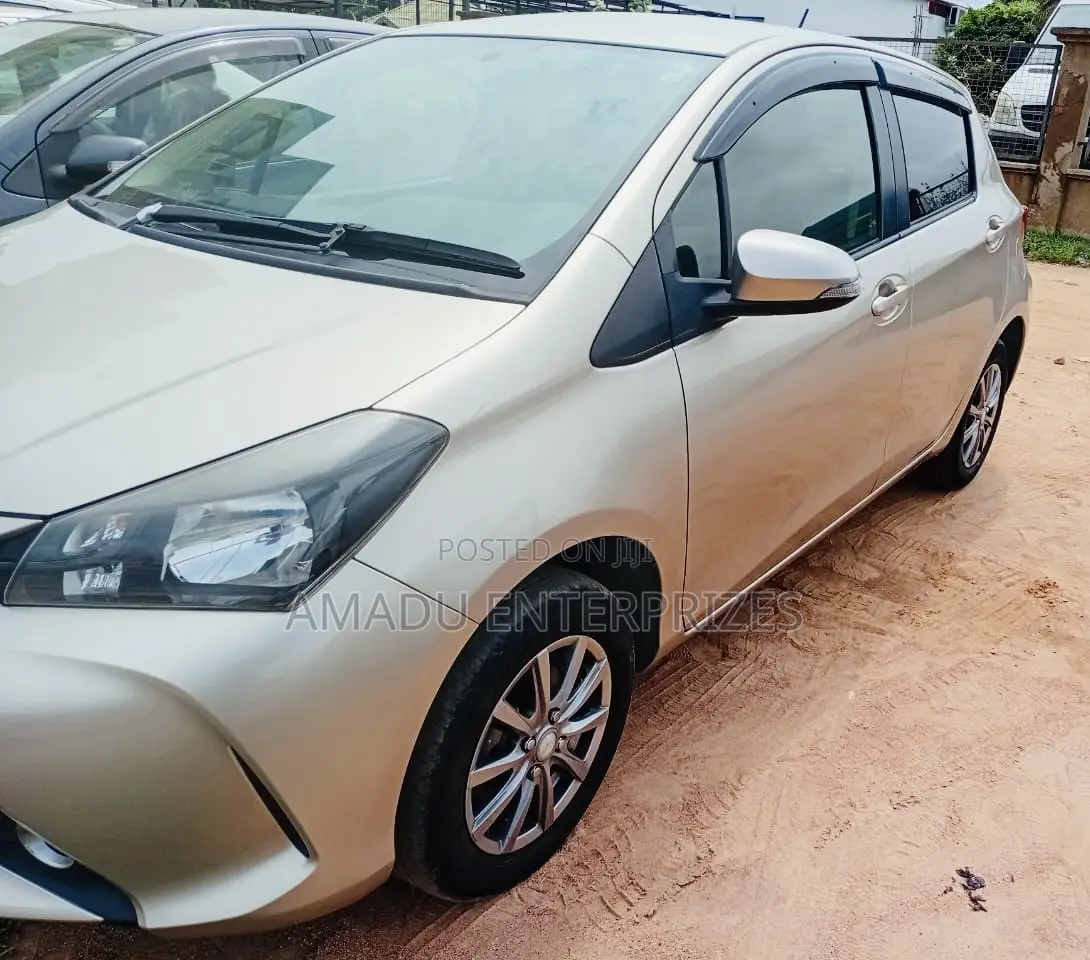 Toyota Vitz 1.3 AWD 5dr 2014 Gold