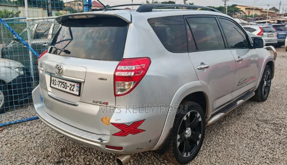 Toyota RAV4 2011 Silver