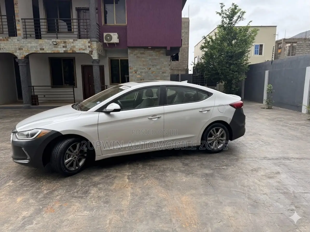 Hyundai Elantra 2023 Silver