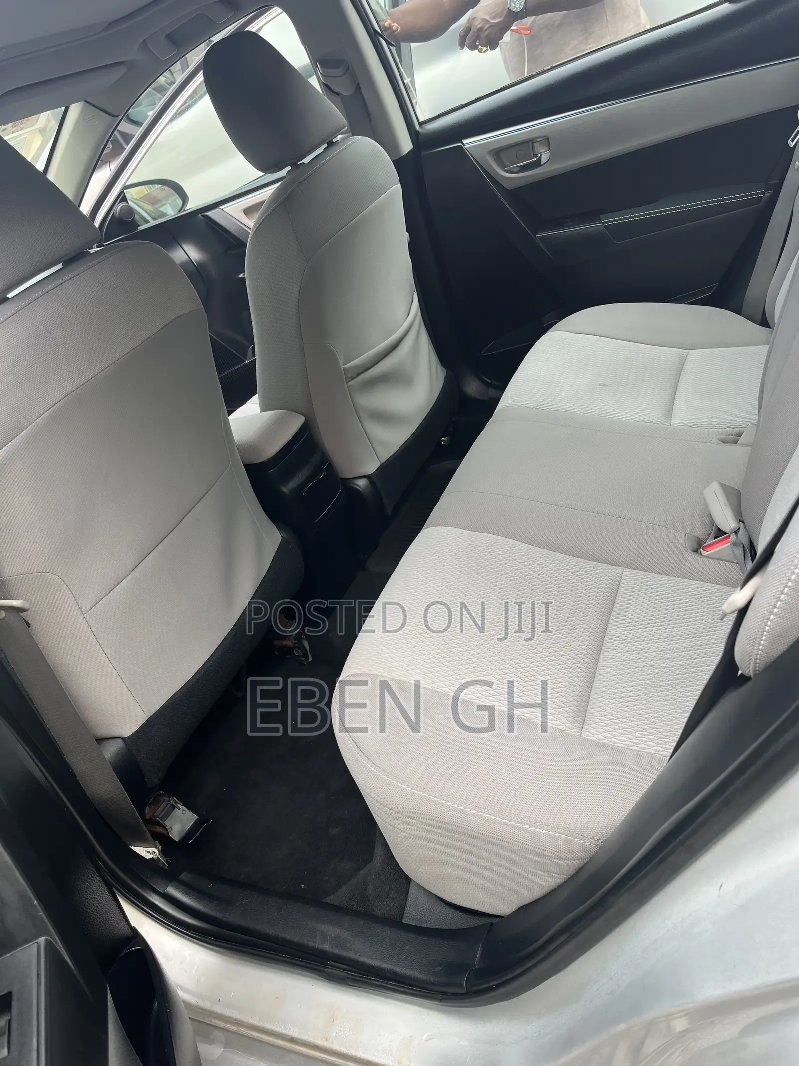 Toyota Corolla LE 4dr Sedan (1.8L 4cyl CVT) 2015 Silver