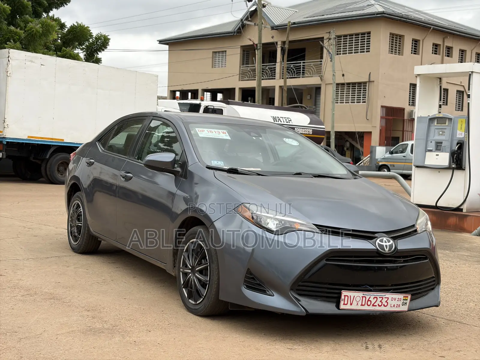 Toyota Corolla LE 4dr Sedan (1.8L 4cyl CVT) 2017 Gray