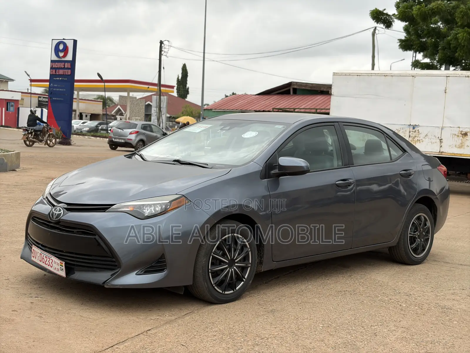 Toyota Corolla LE 4dr Sedan (1.8L 4cyl CVT) 2017 Gray