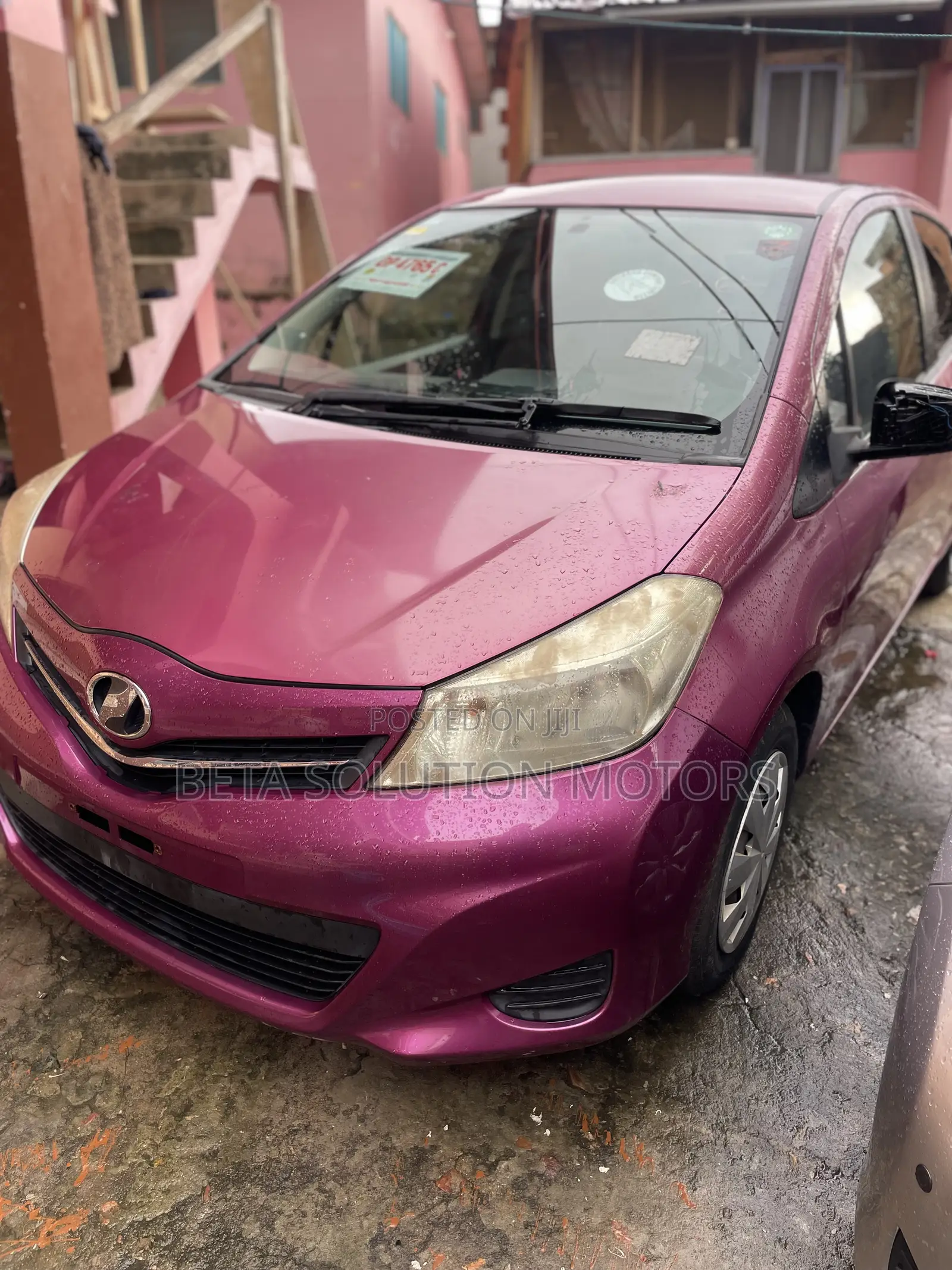Toyota Vitz 1.3 AWD 3dr 2012 Gray