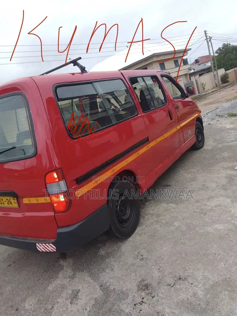 Toyota HiAce 2005 Red
