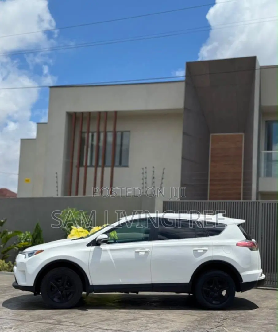 Toyota RAV4 LE FWD (2.5L 4cyl 6A) 2017 White