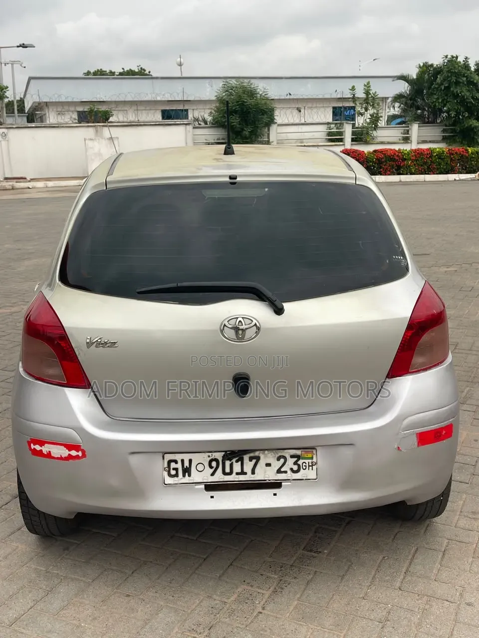 Toyota Vitz 2010 Silver