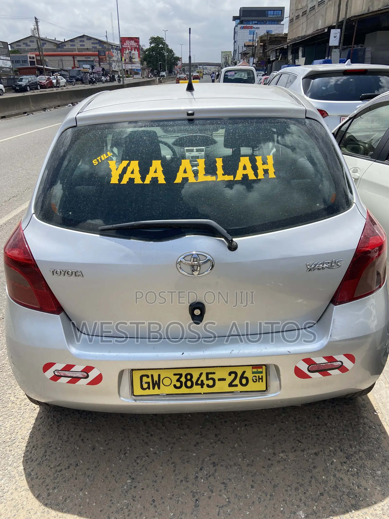 Toyota Yaris Base Hatchback 5dr 2010