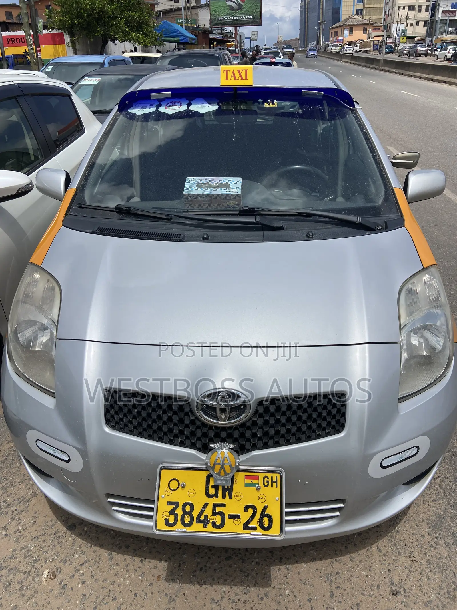 Toyota Yaris Base Hatchback 5dr 2010