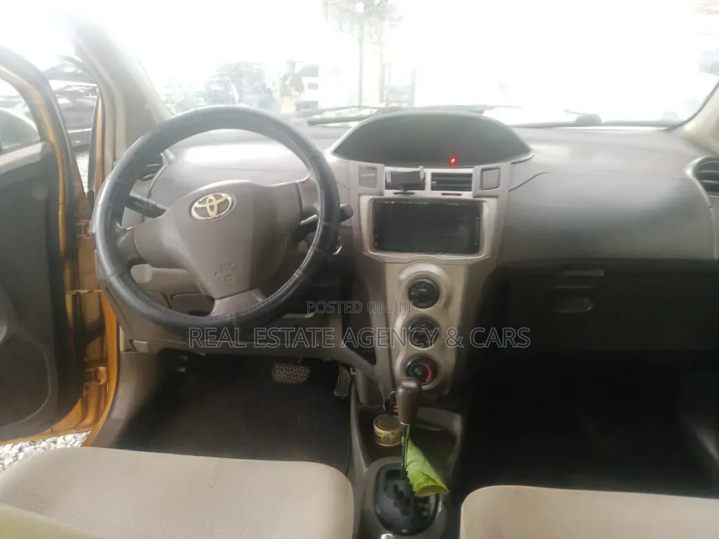 Toyota Vitz 2010 Brown
