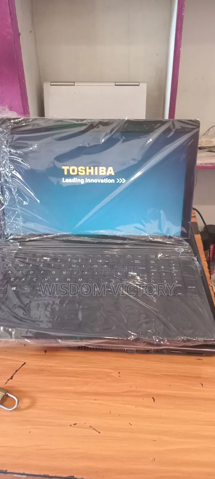 New Laptop Toshiba dynaEdge DE-100 6GB Intel Core i3 HDD 320GB