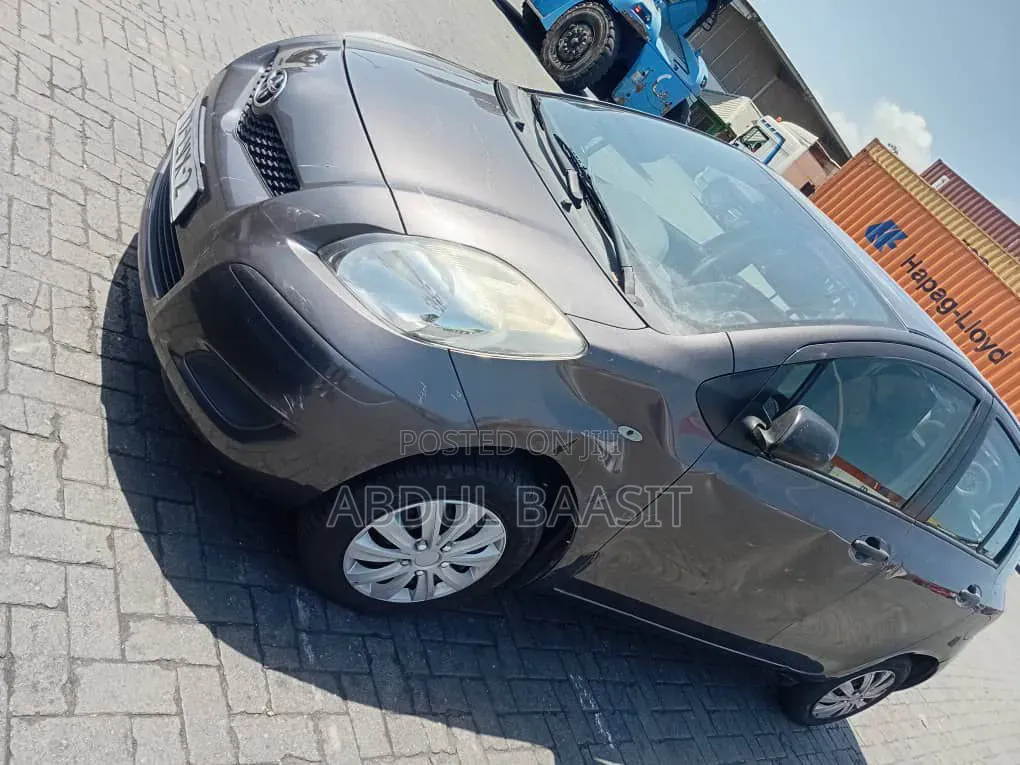 Toyota Yaris 2010 Black