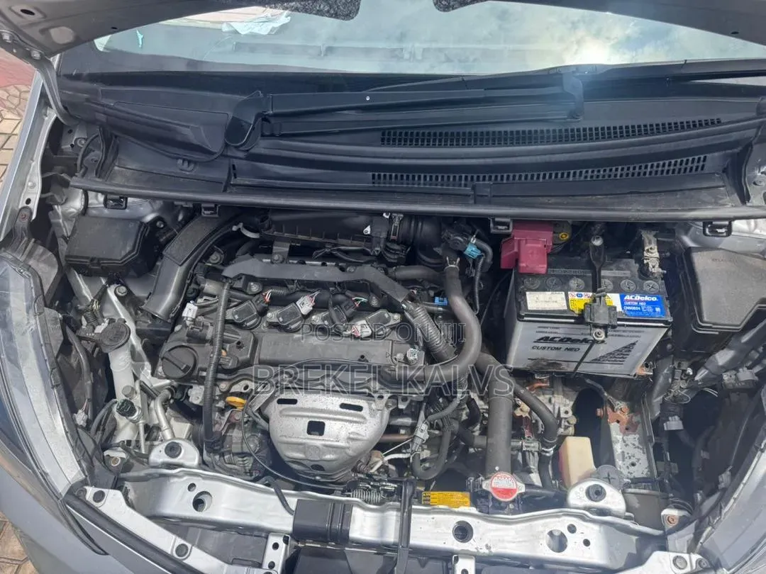 Toyota Vitz 1.3 AWD 5dr 2016 Silver