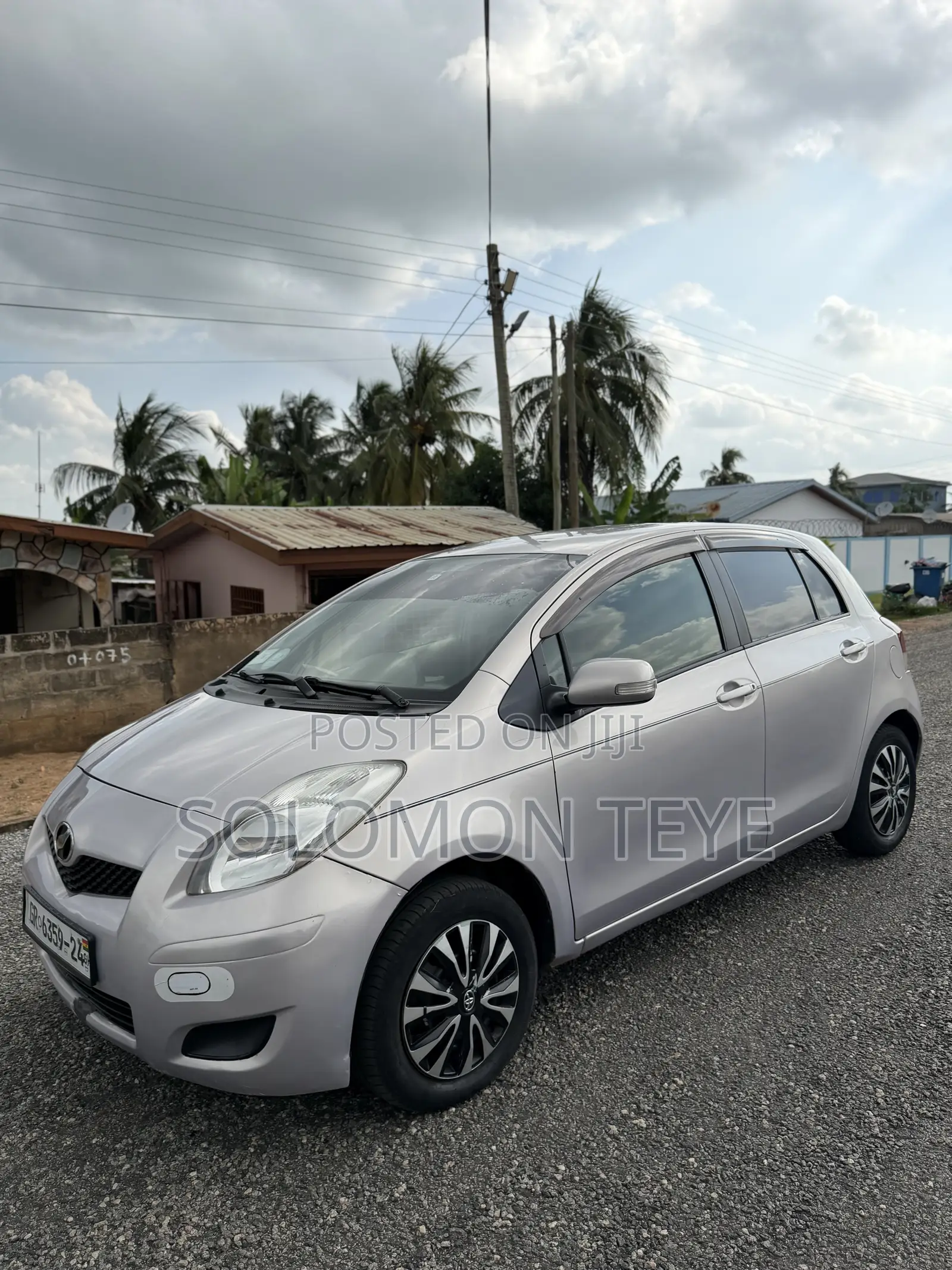 Toyota Vitz 1.3 FWD 3dr 2010 Gray
