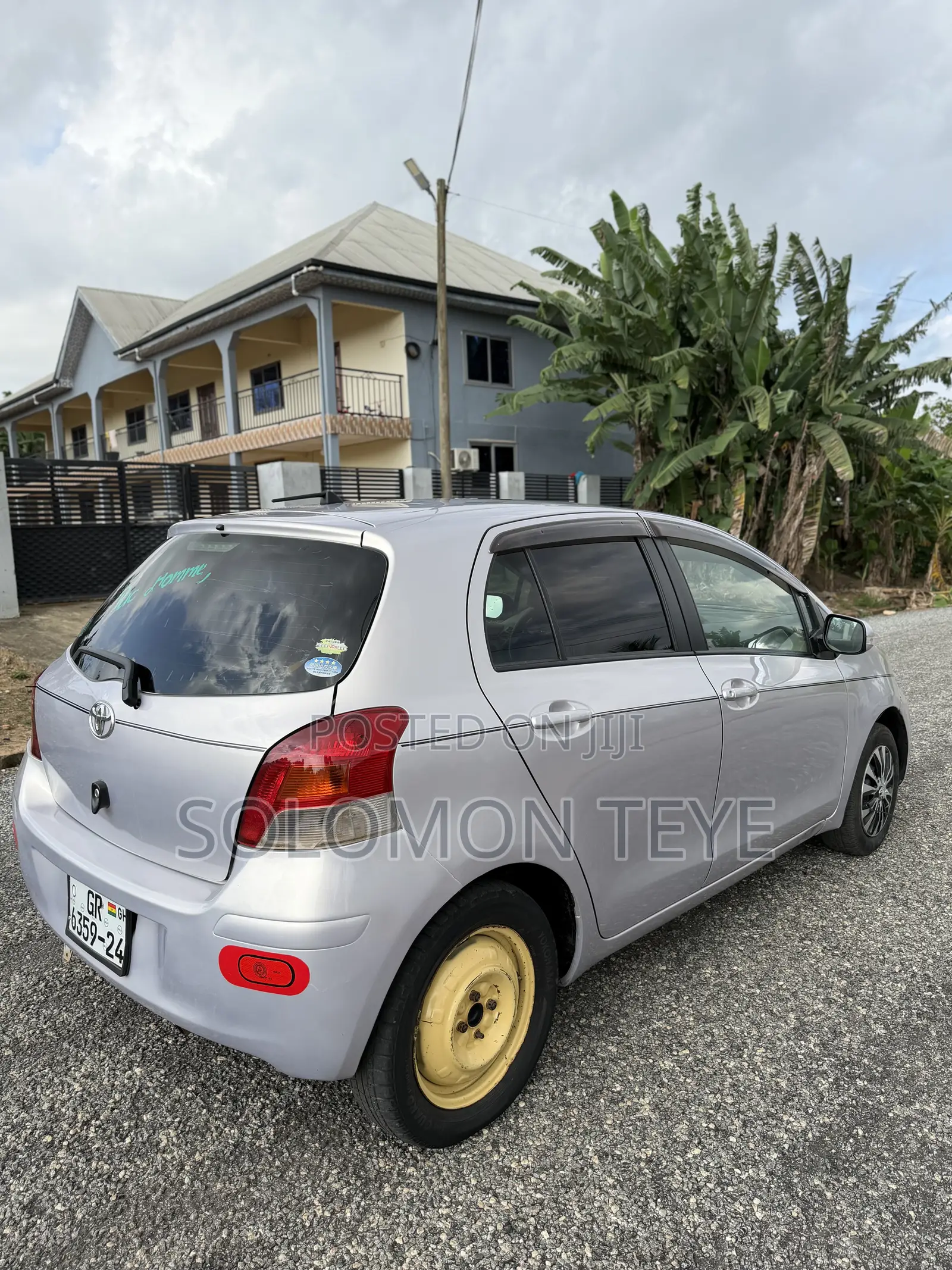 Toyota Vitz 1.3 FWD 3dr 2010 Gray