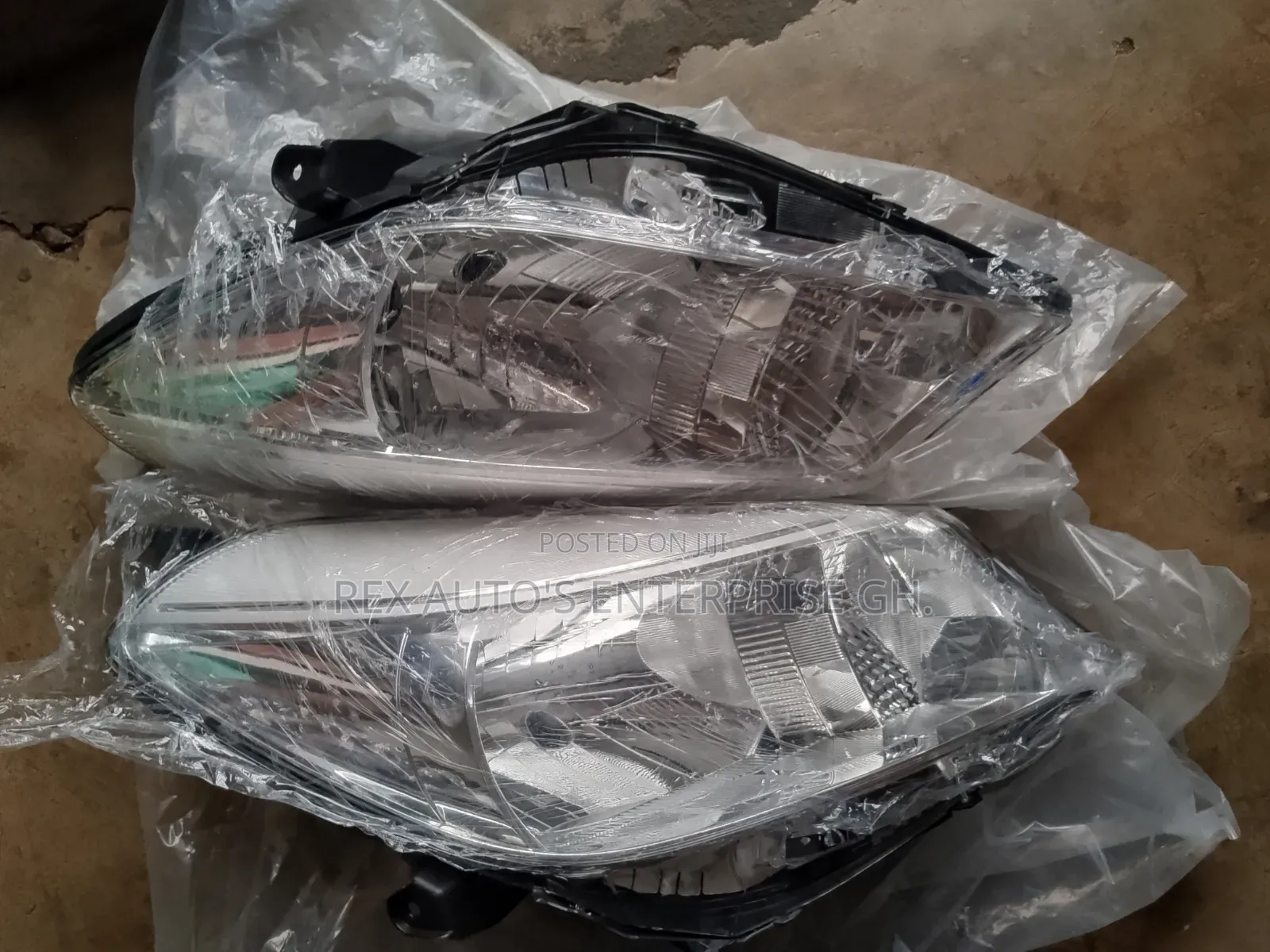 Toyota Vitz 2012 Headlight