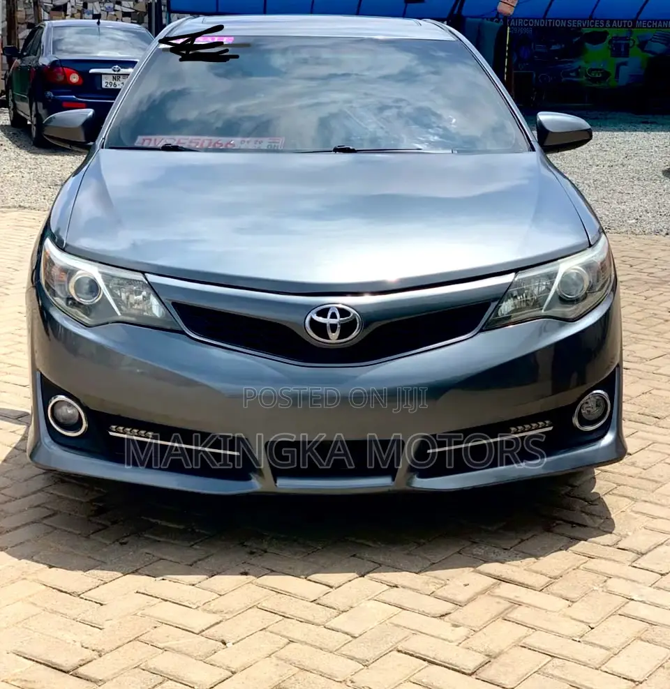 Toyota Camry SE Sport 4dr Sedan (2.5L 4cyl 6A) 2014 Silver