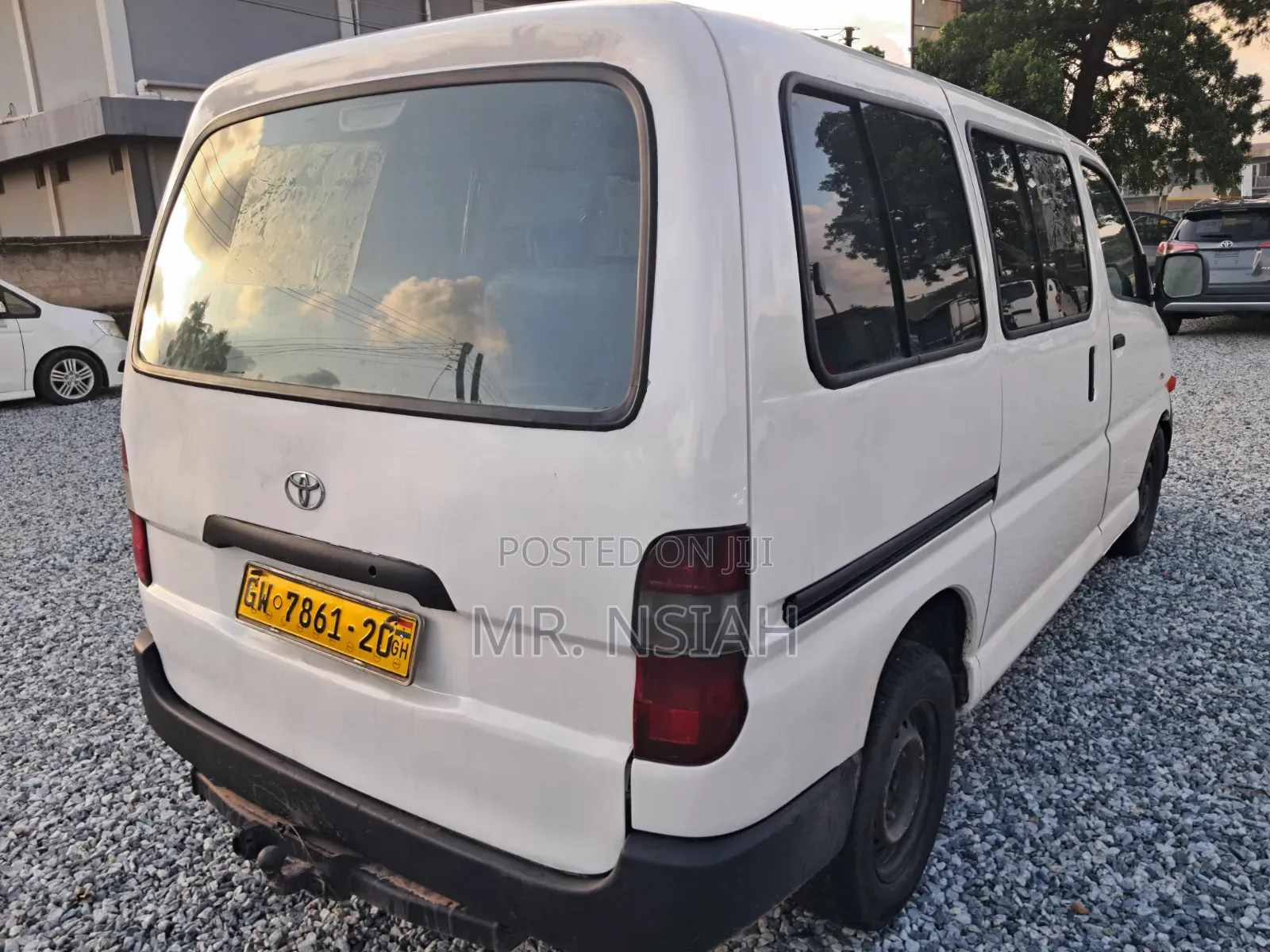 Toyota HiAce 2010 White