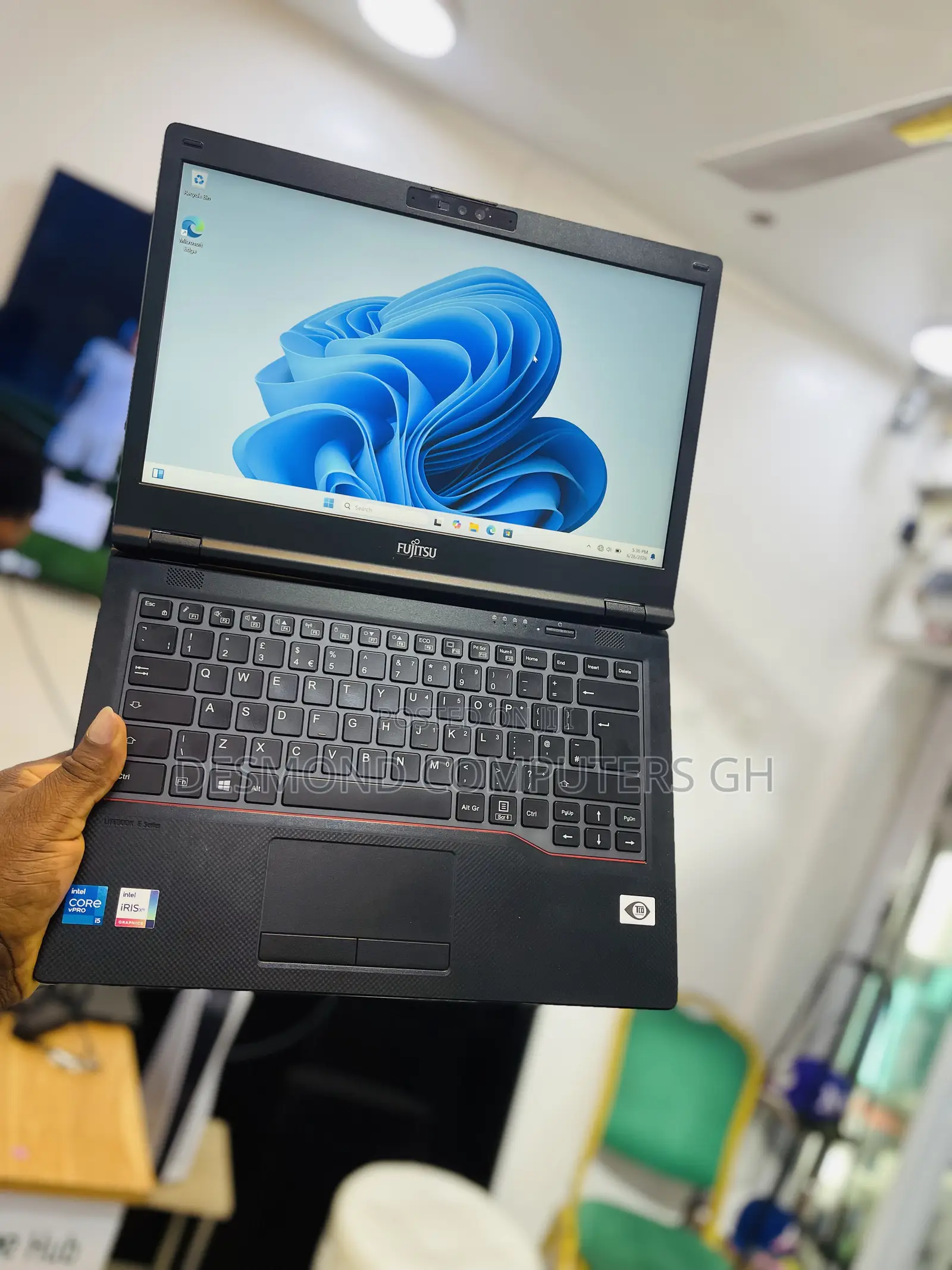 Laptop Fujitsu Lifebook E5411 8GB Intel Core i5 SSD 256GB