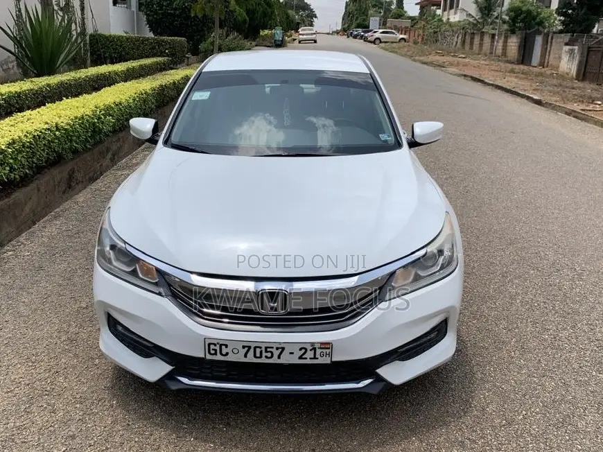 Honda Accord LX 4dr Sedan FWD (2.4L 4cyl 2A) 2017 White