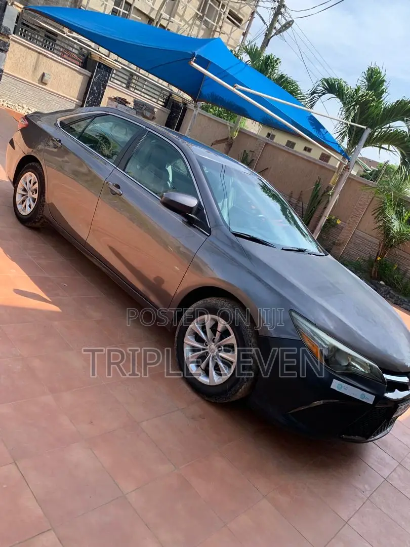 Toyota Camry LE 4dr Sedan (2.5L 4cyl 6A) 2015 Gray