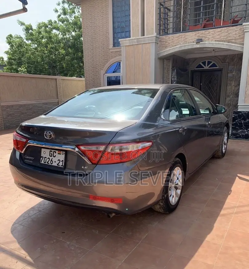 Toyota Camry LE 4dr Sedan (2.5L 4cyl 6A) 2015 Gray