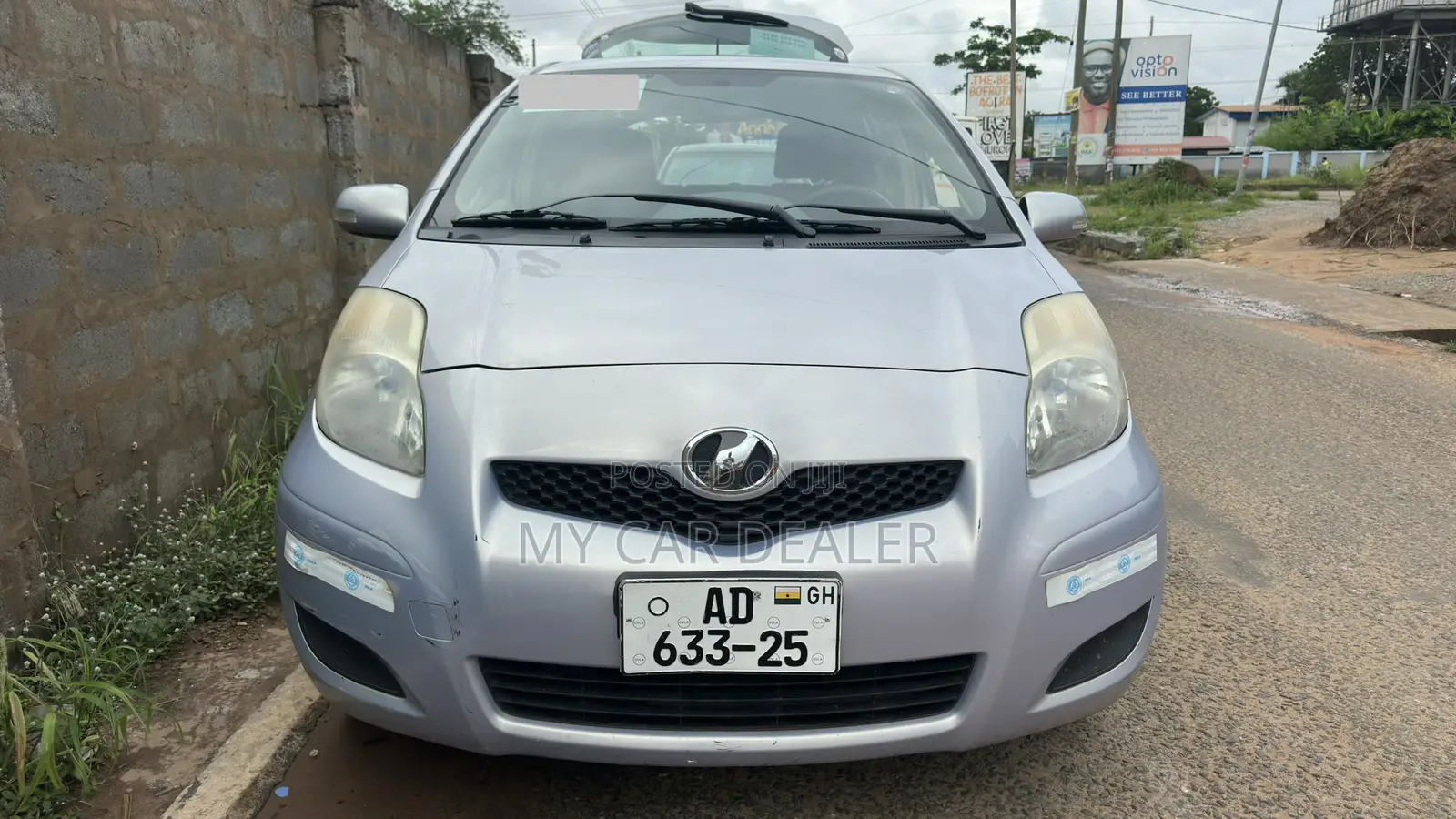 Toyota Yaris Base Hatchback 5dr 2010 Silver