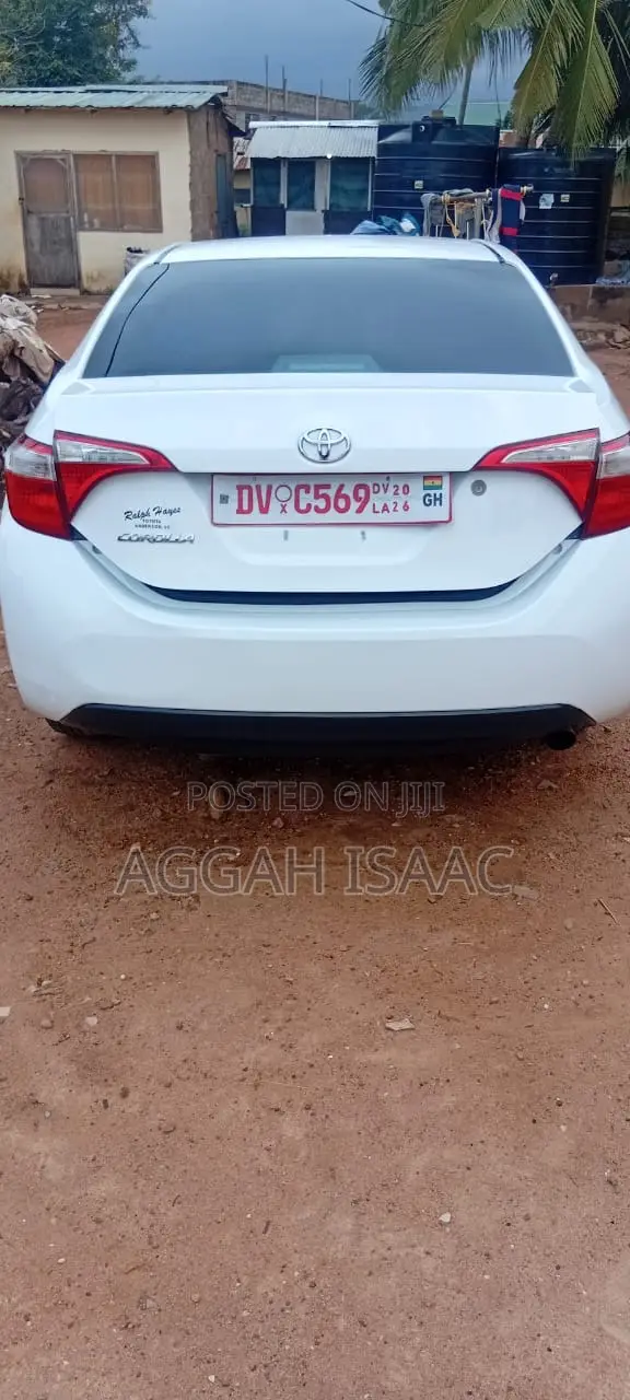 Toyota Corolla LE 4dr Sedan (1.8L 4cyl CVT) 2015 White
