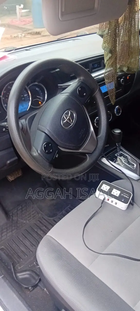 Toyota Corolla LE 4dr Sedan (1.8L 4cyl CVT) 2015 White