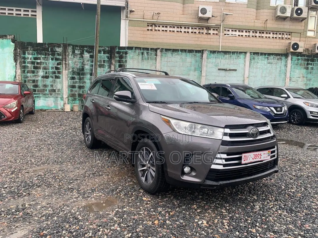 Toyota Highlander XLE 4x2 V6 (3.5L 6cyl 8A) 2017 Gray