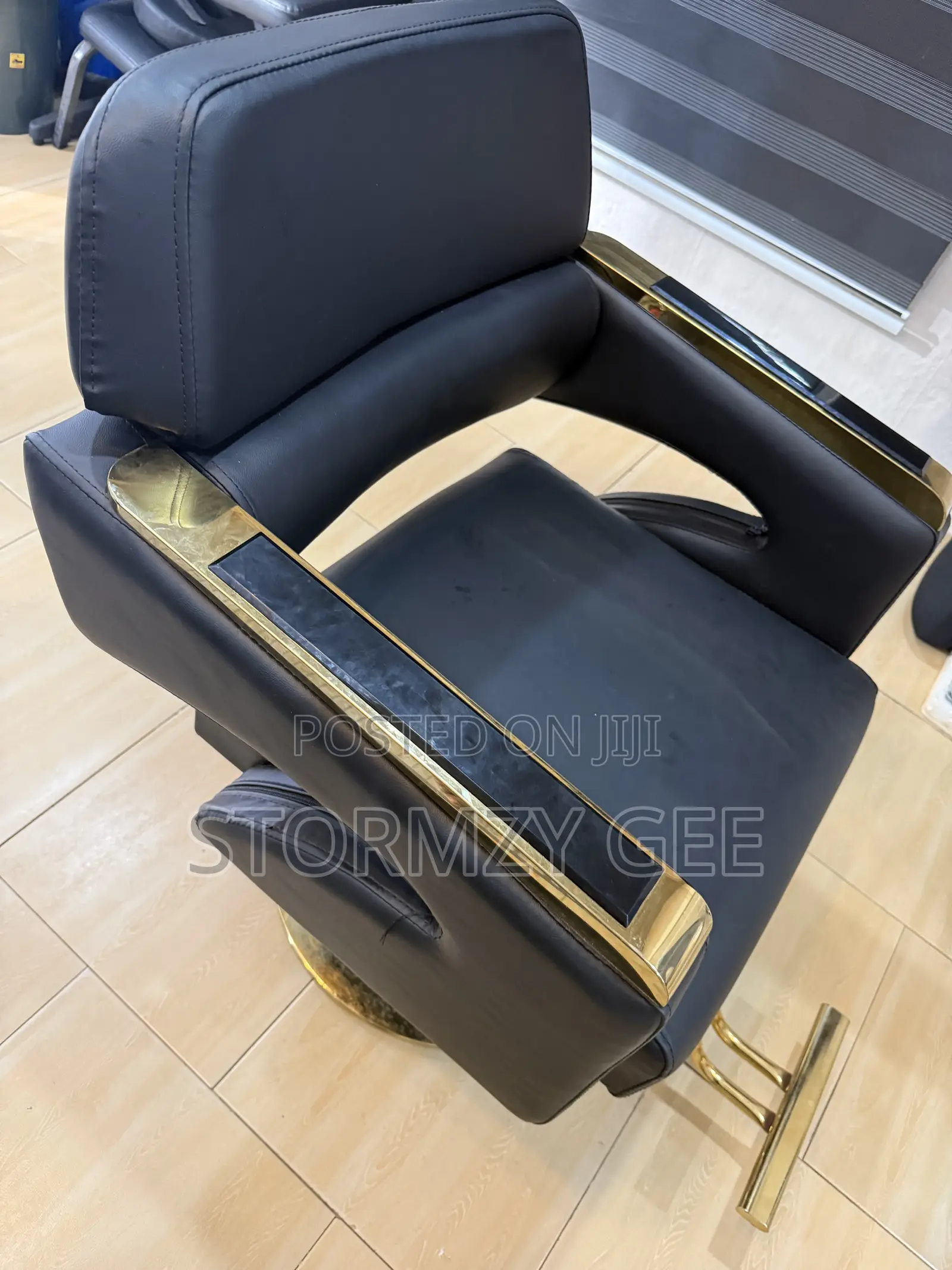 Saloon Chair