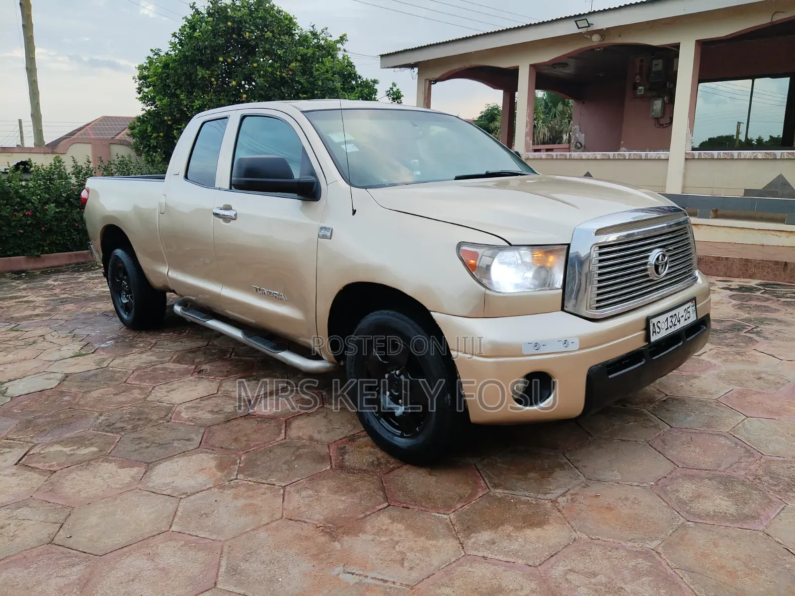 Toyota Tundra 2010 Gold