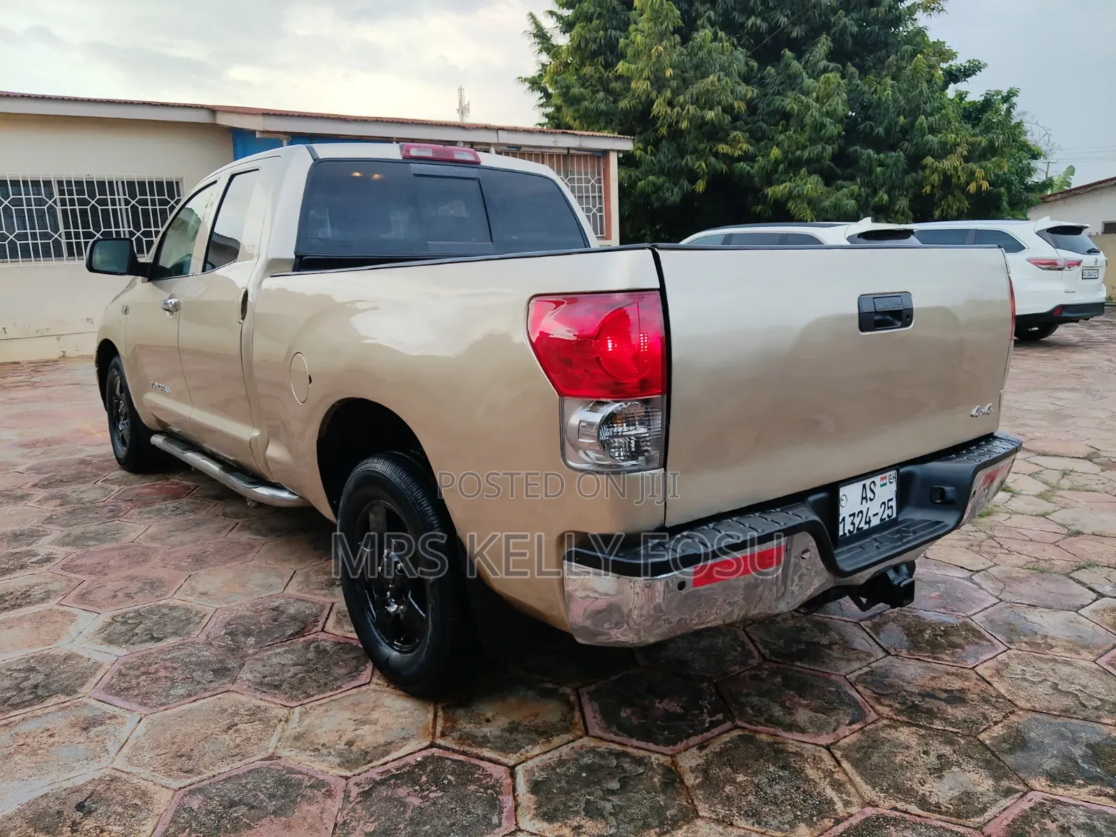 Toyota Tundra 2010 Gold