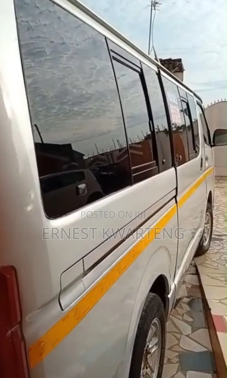Toyota HiAce 2013 Silver