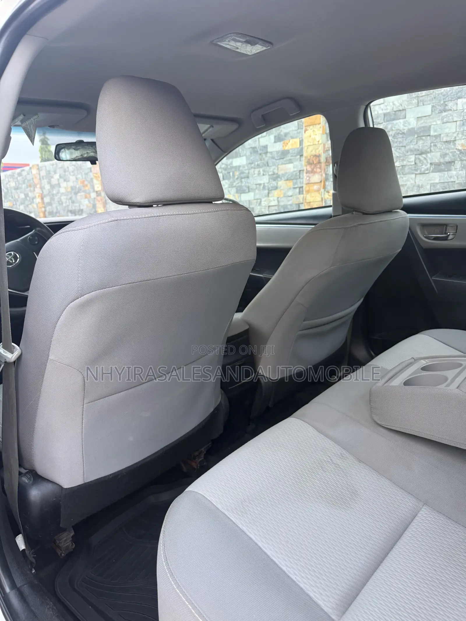 Toyota Corolla LE 4dr Sedan (1.8L 4cyl CVT) 2015 White