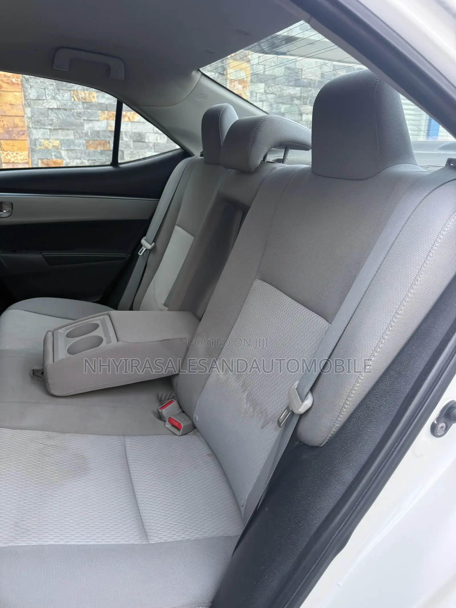 Toyota Corolla LE 4dr Sedan (1.8L 4cyl CVT) 2015 White