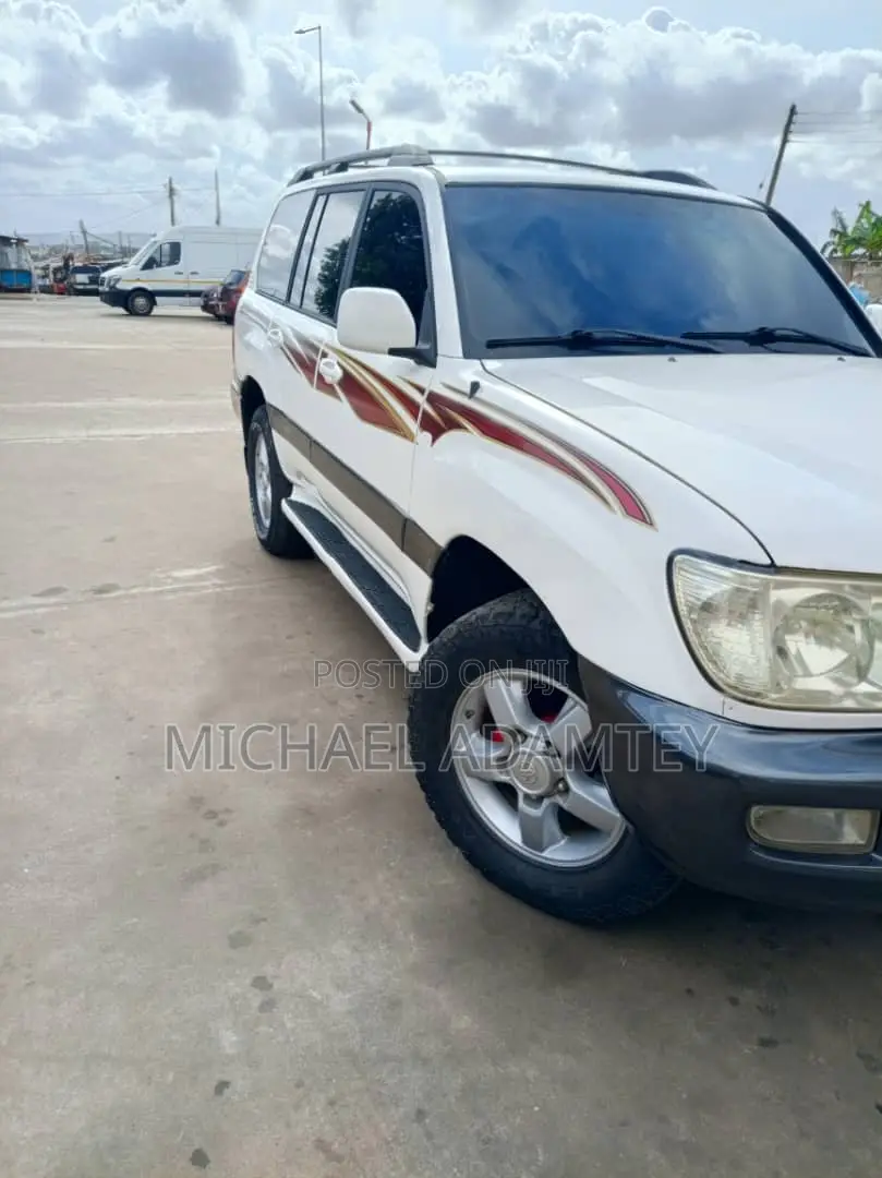 Toyota Land Cruiser 2000 White