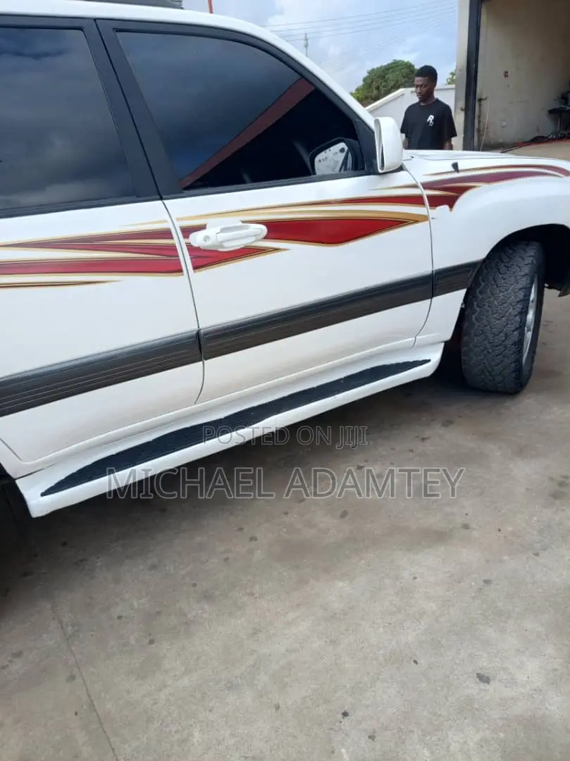 Toyota Land Cruiser 2000 White