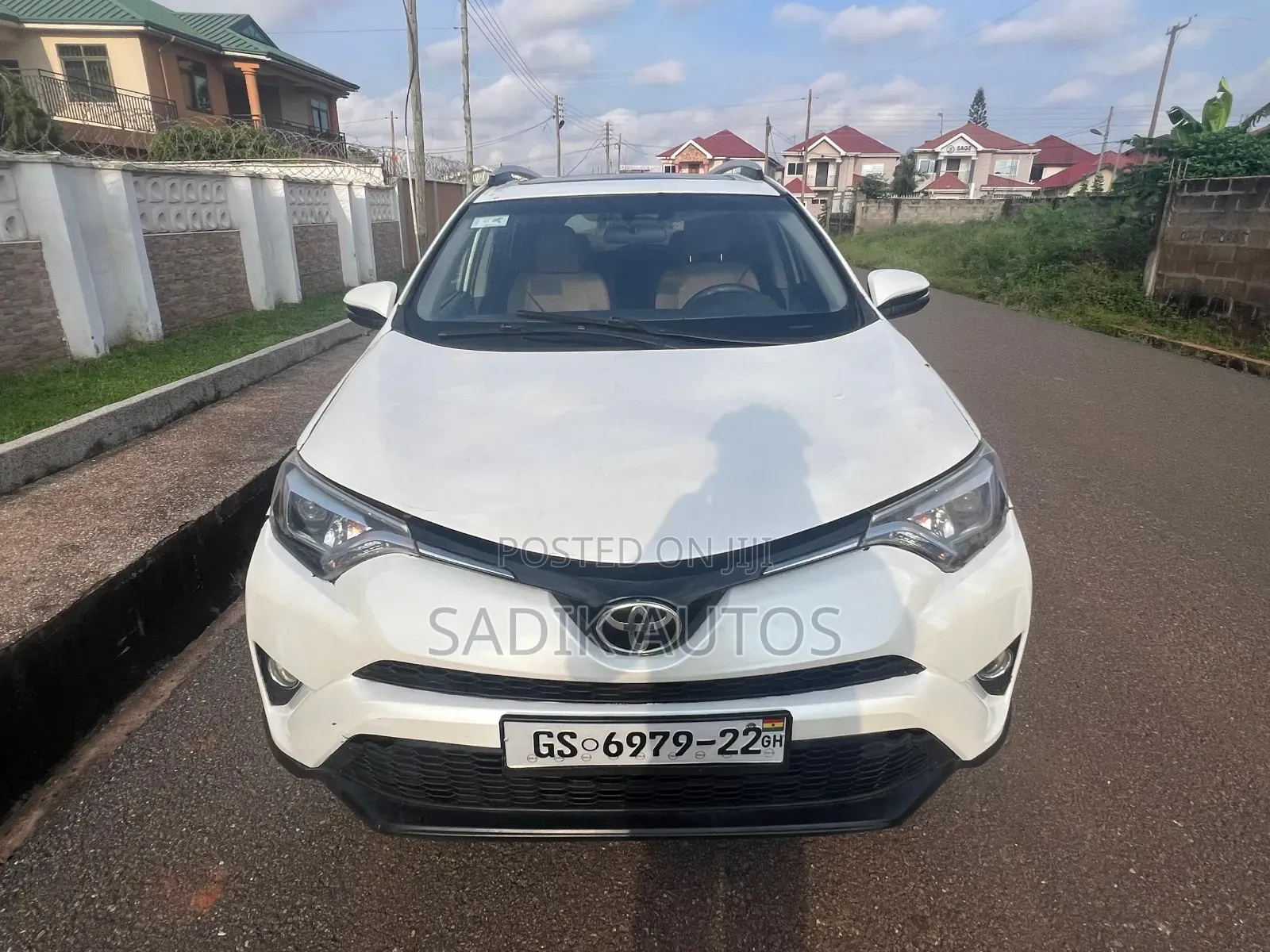 Toyota RAV4 XLE AWD (2.5L 4cyl 6A) 2017 White