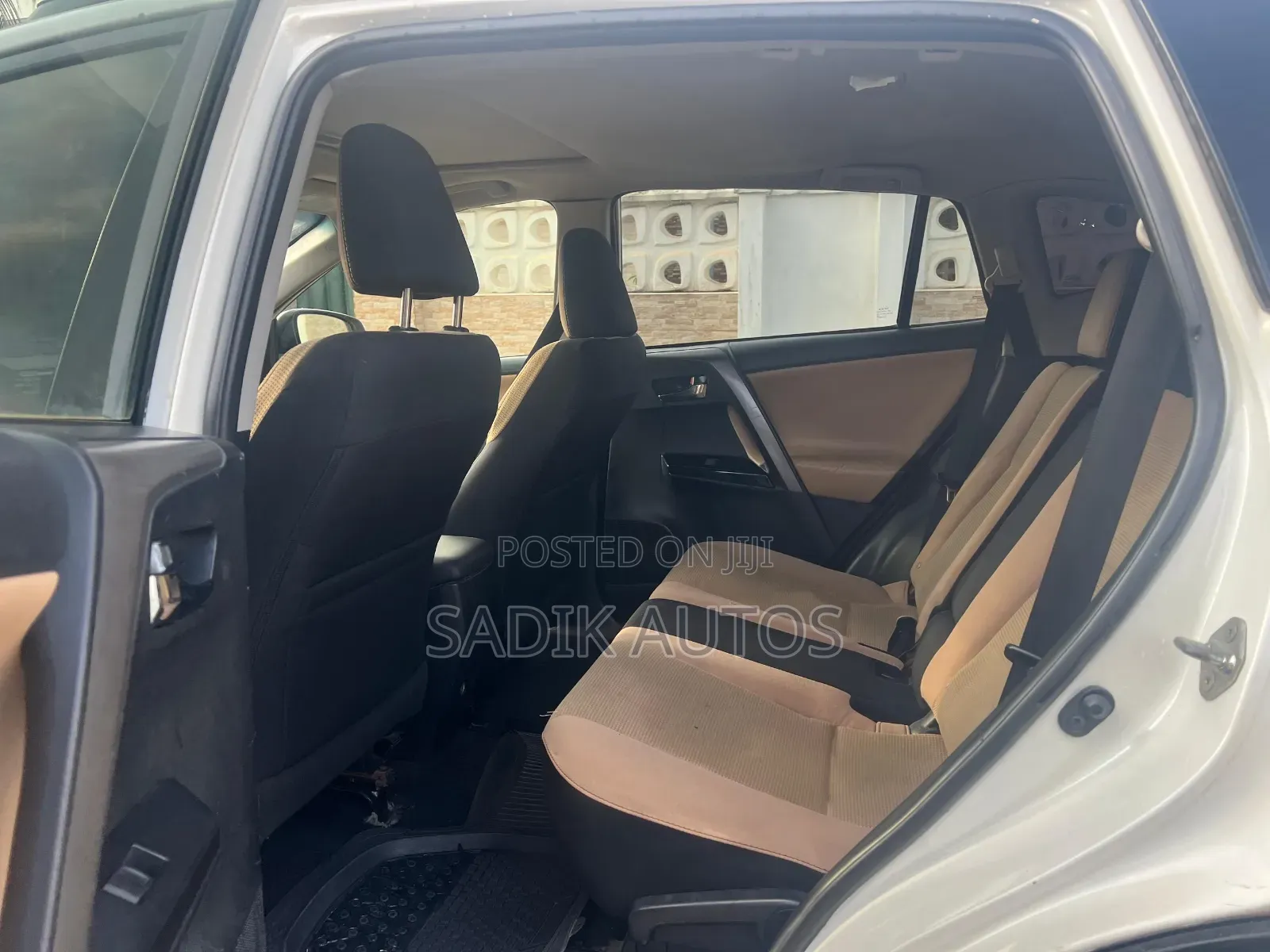 Toyota RAV4 XLE AWD (2.5L 4cyl 6A) 2017 White