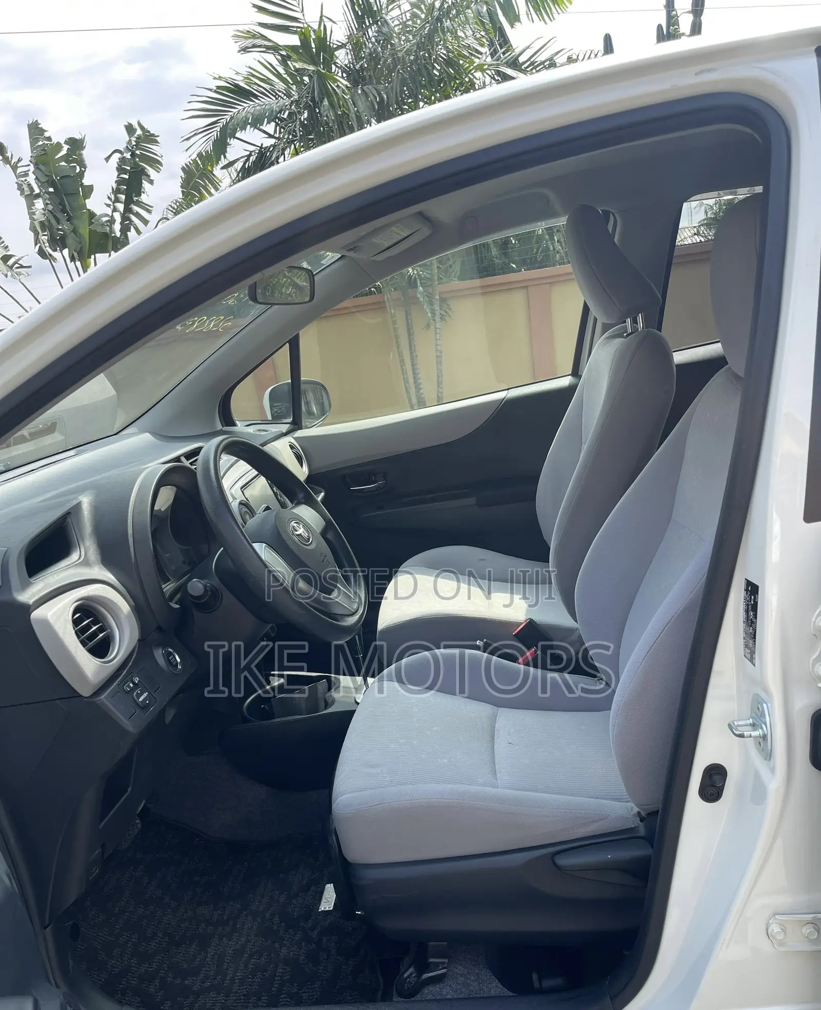 Toyota Vitz 1.3 AWD 3dr 2012 White