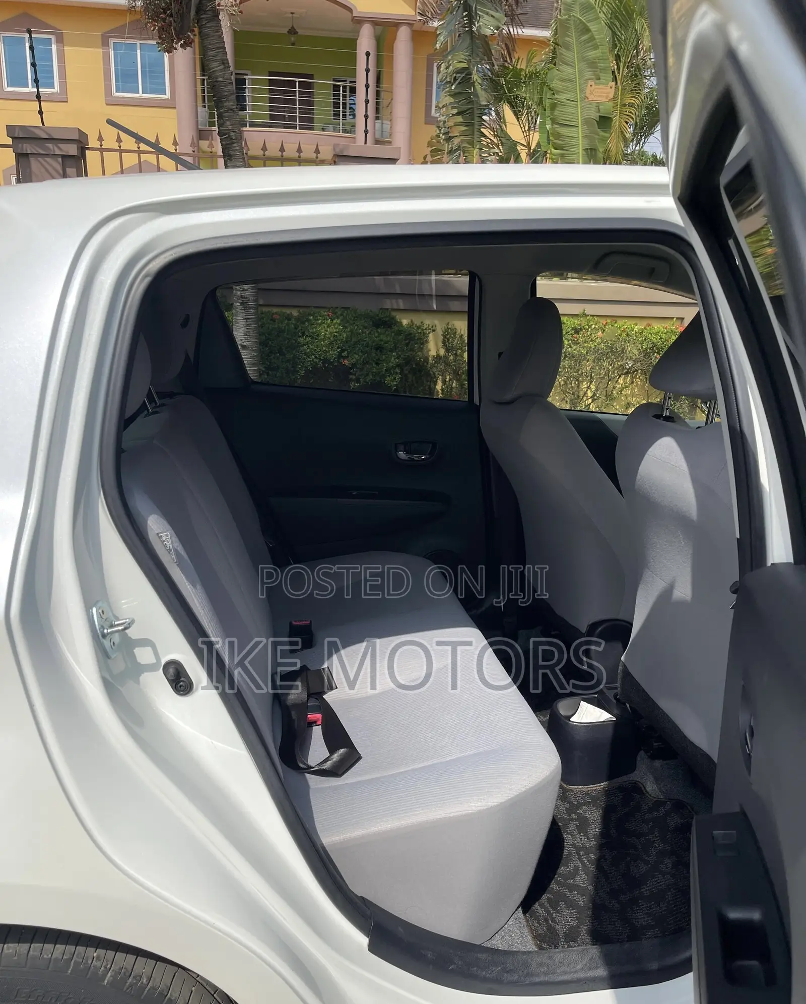 Toyota Vitz 1.3 AWD 3dr 2012 White