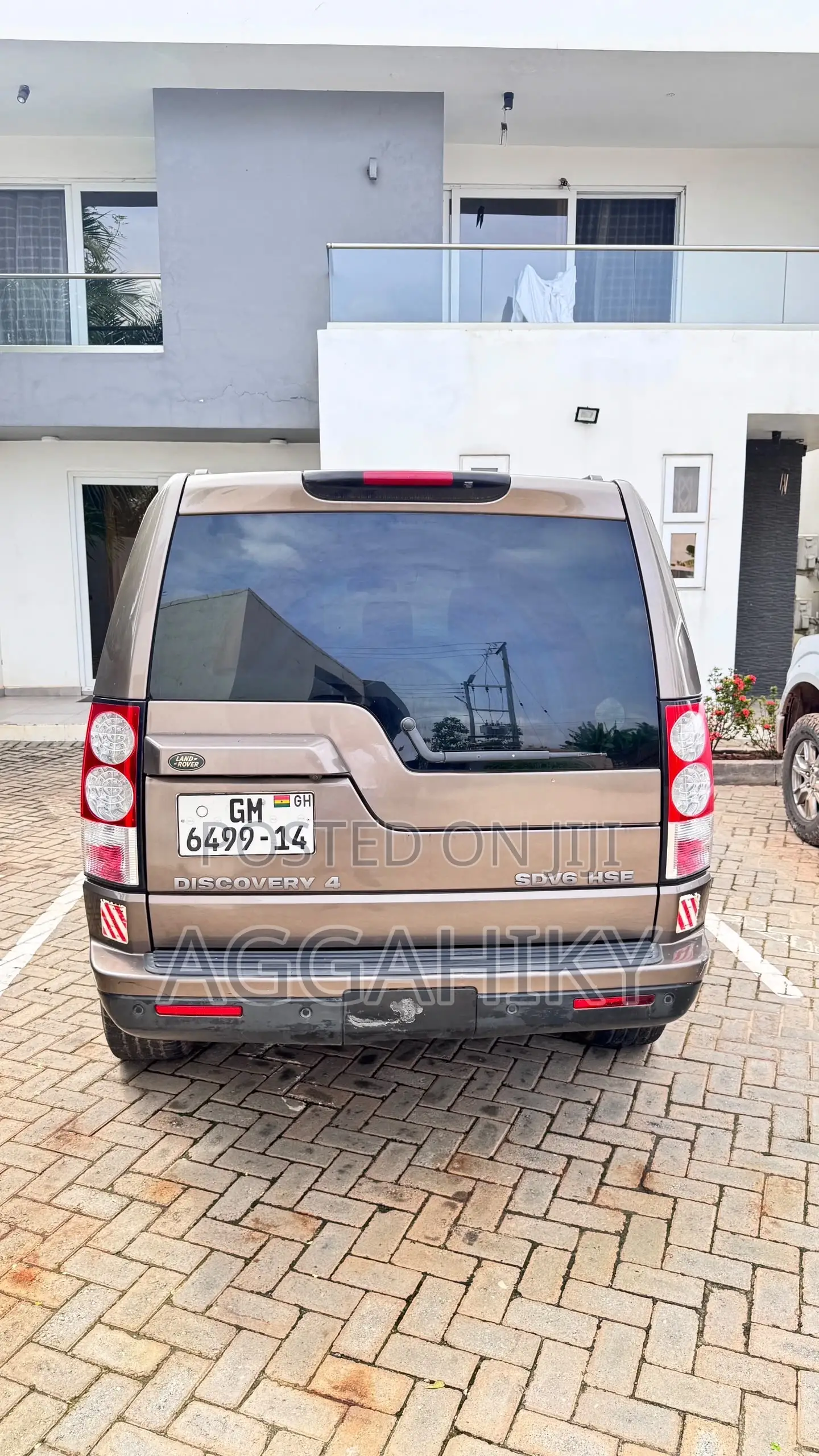 Land Rover Discovery 2013 Gold