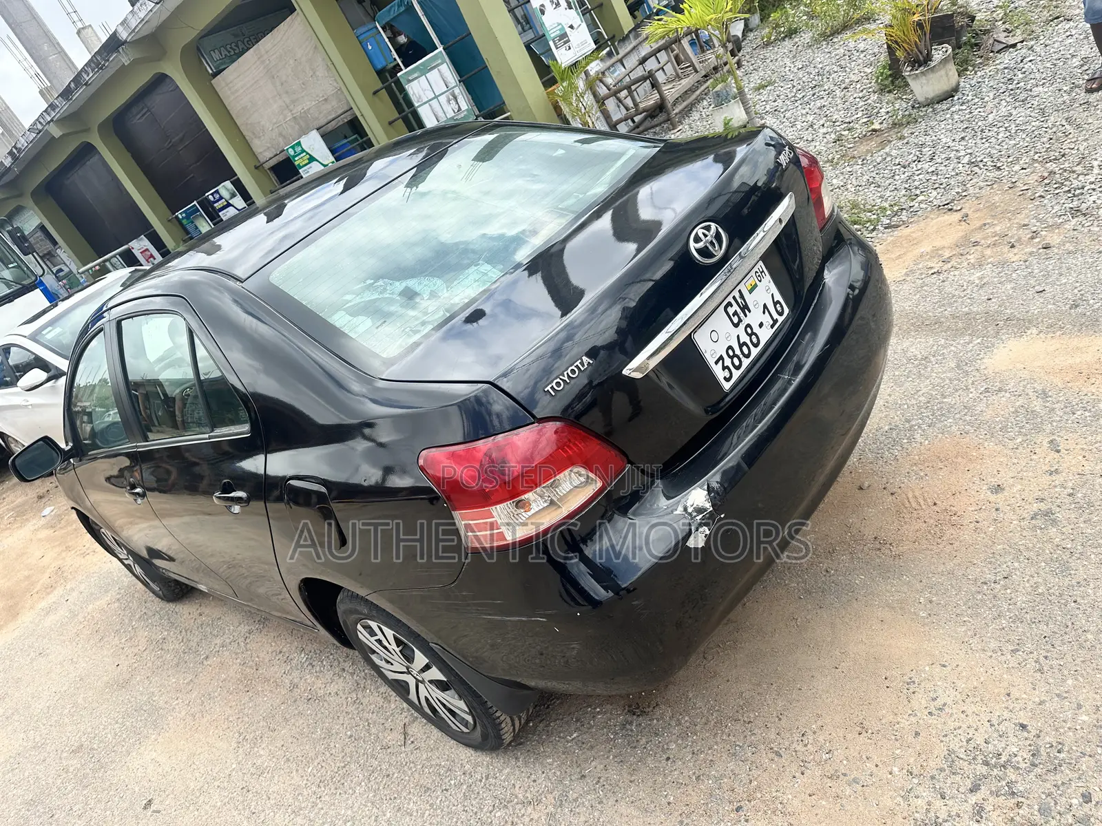 Toyota Yaris Base Sedan 4dr 2010 Black