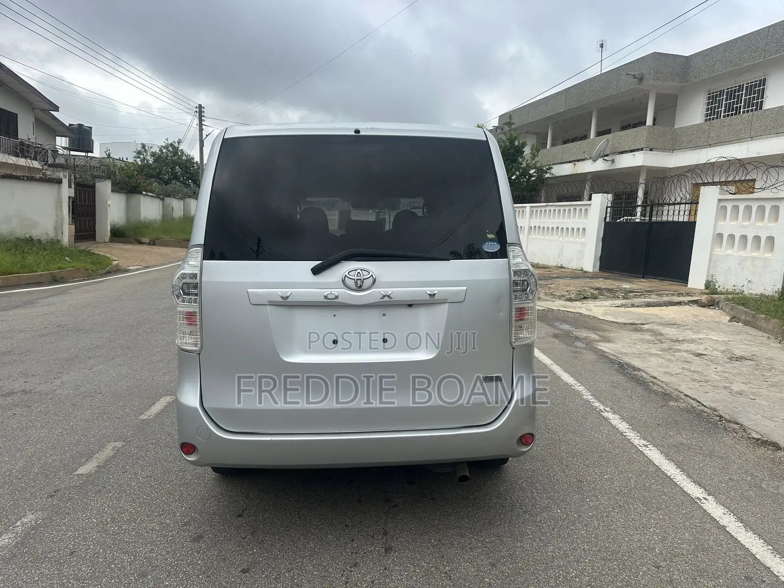 Toyota Voxy 2012 Silver