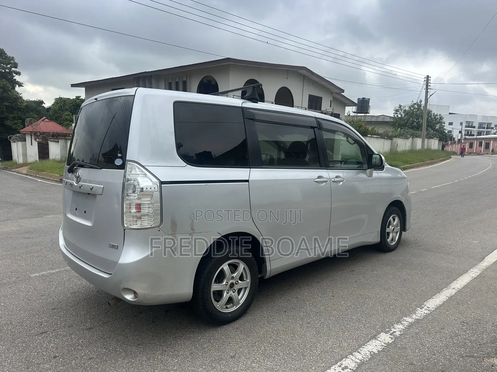 Toyota Voxy 2012 Silver
