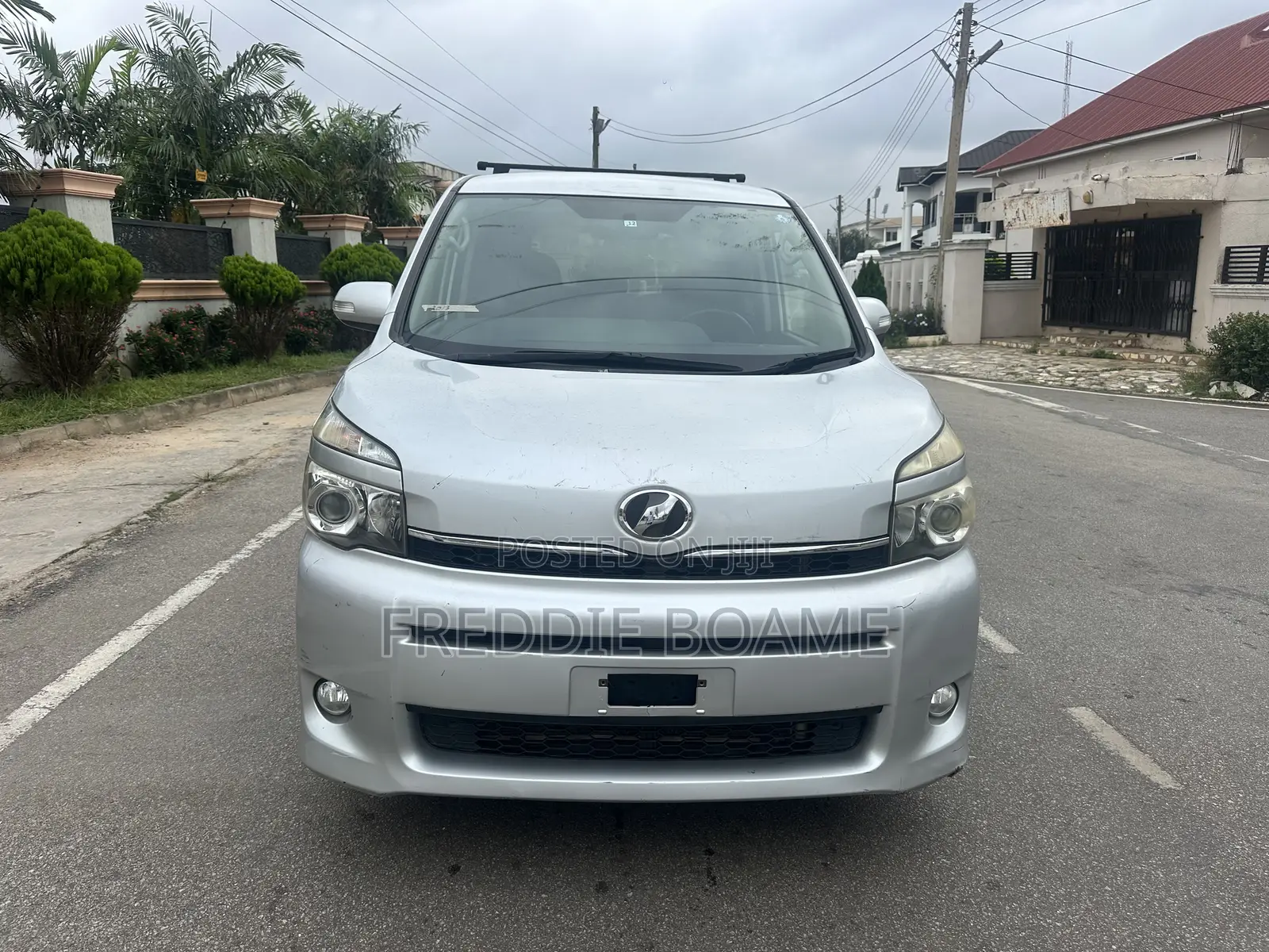 Toyota Voxy 2012 Silver