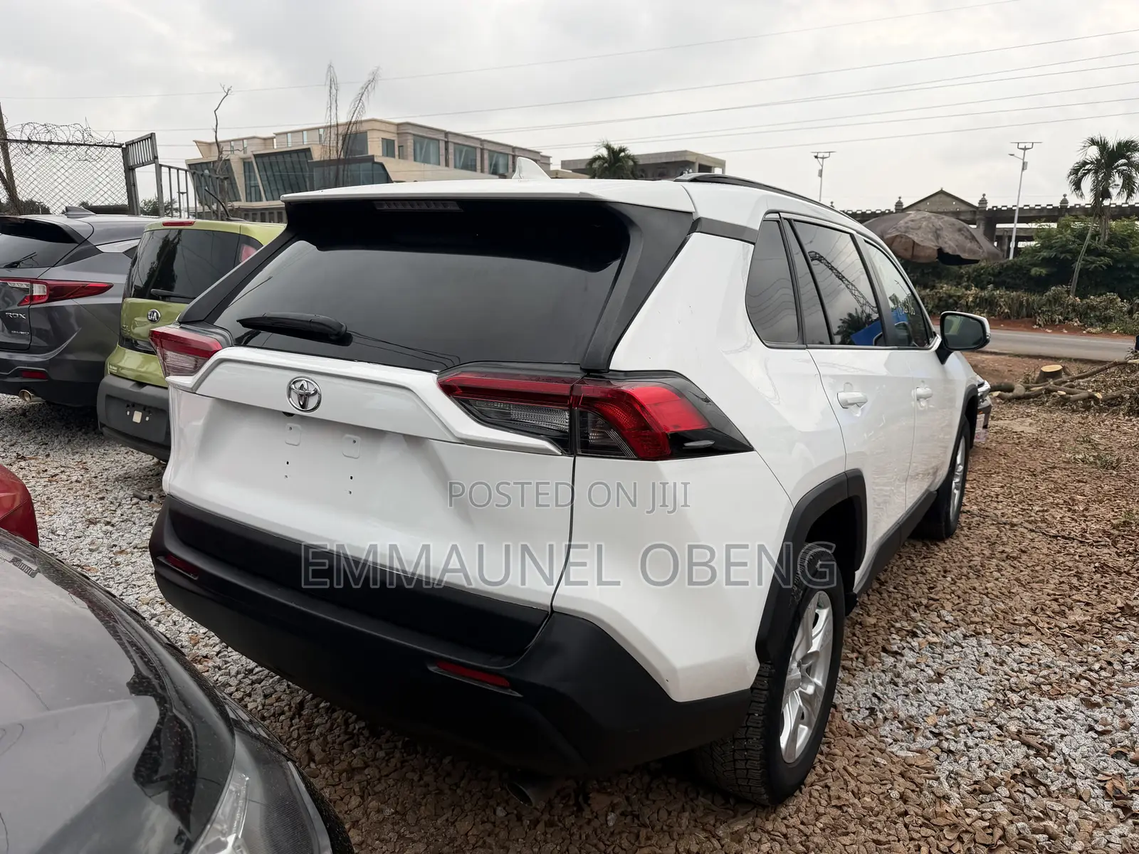 Toyota RAV4 LE AWD 2020 White