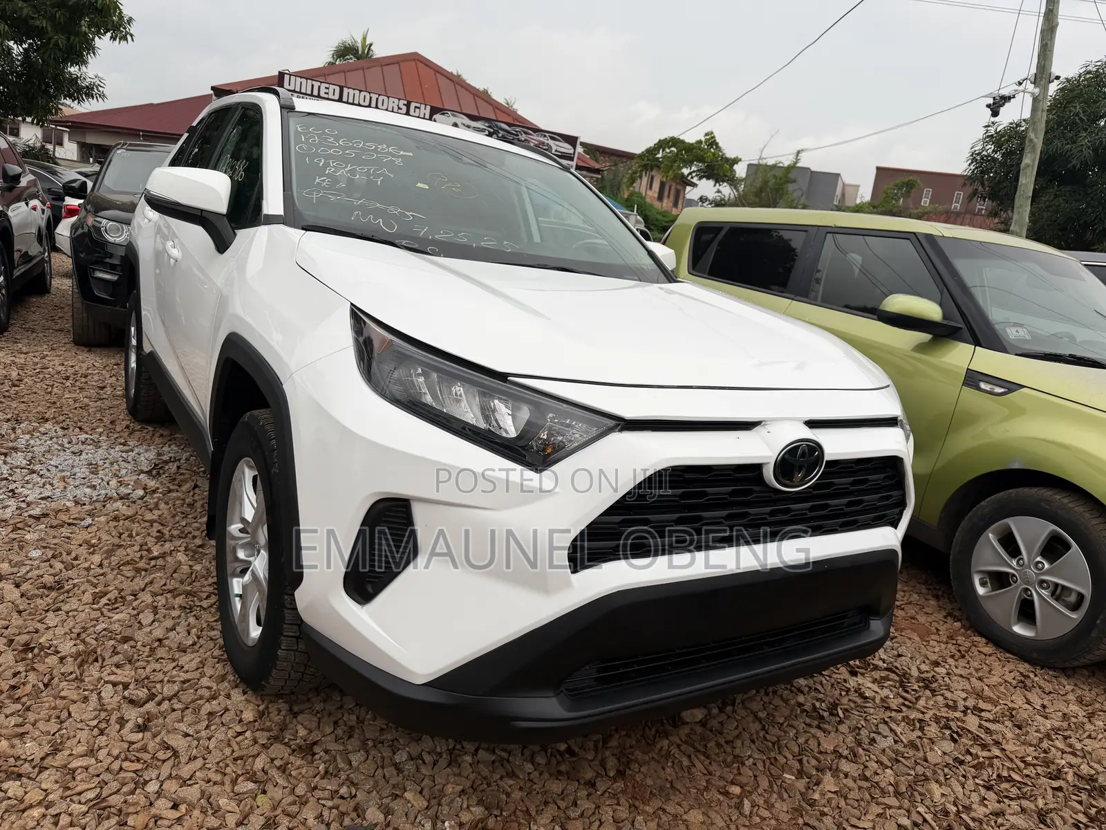 Toyota RAV4 LE AWD 2020 White