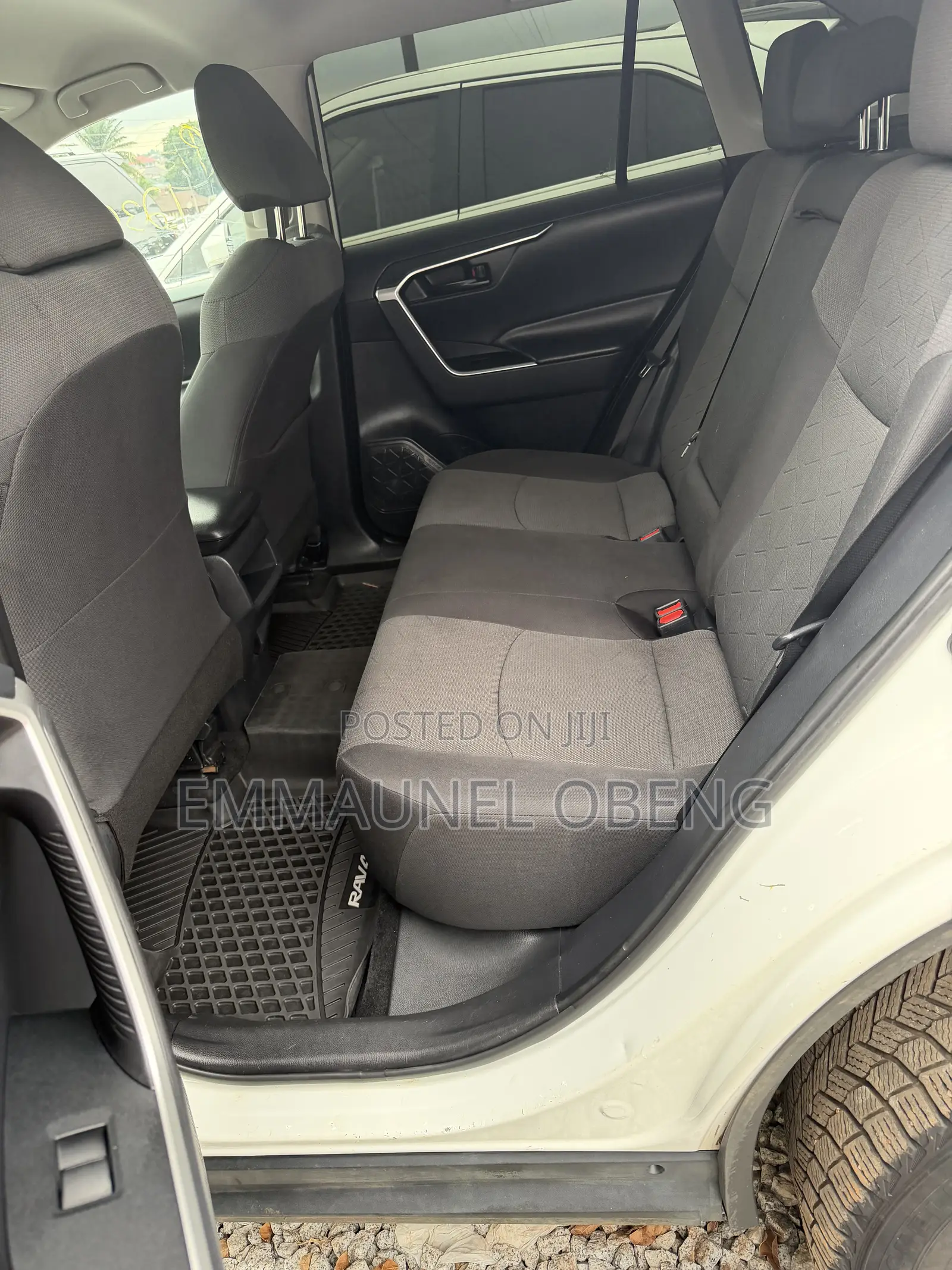 Toyota RAV4 LE AWD 2020 White